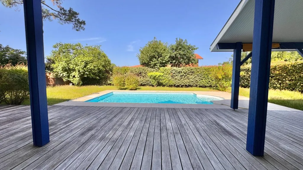 Piscine - Villa Atypique avec Piscine à Lege