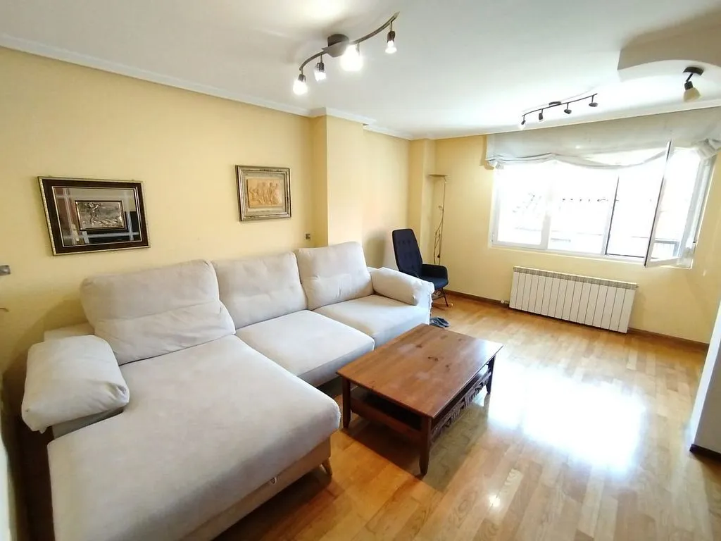 Séjour - 3-Bedroom Flat with Terrace in Navatejera