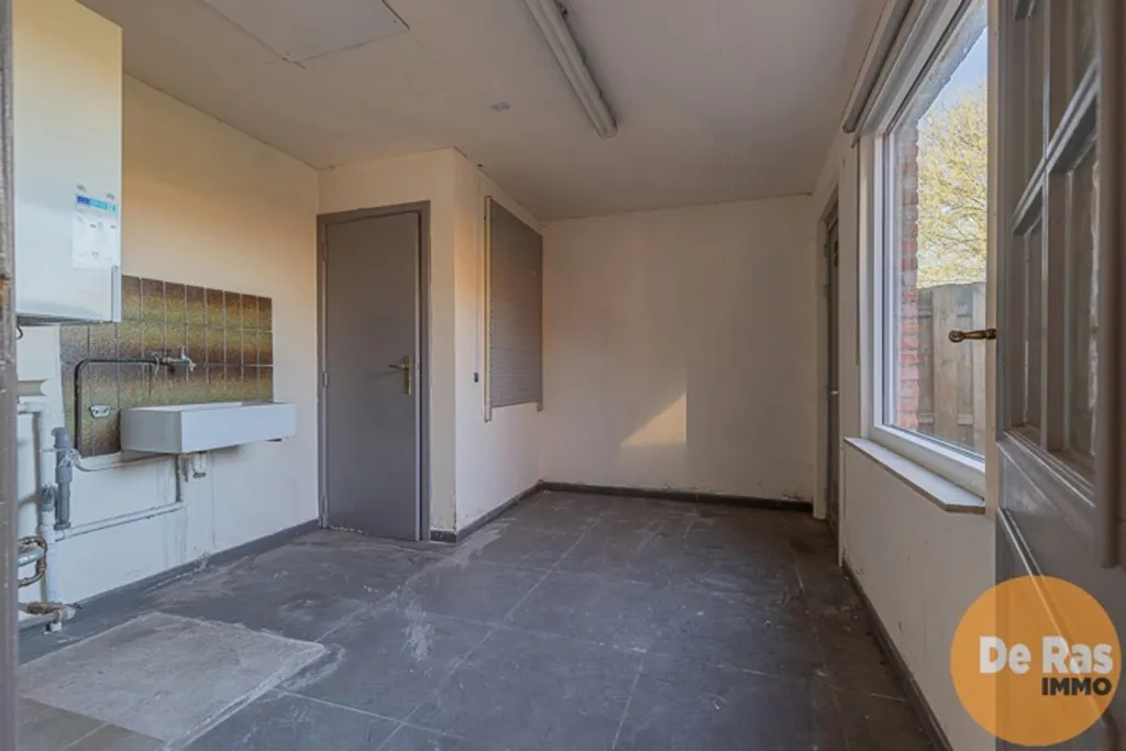 Entrée - Commerce avec Jardin et Appartement à Dendermonde