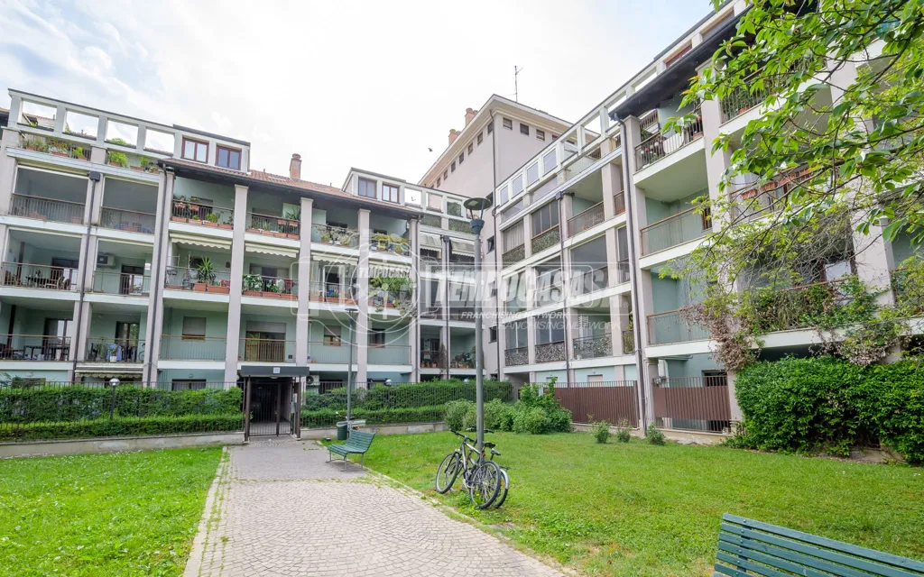 Aed - Two-Bedroom Apartment with Terrace in Milan