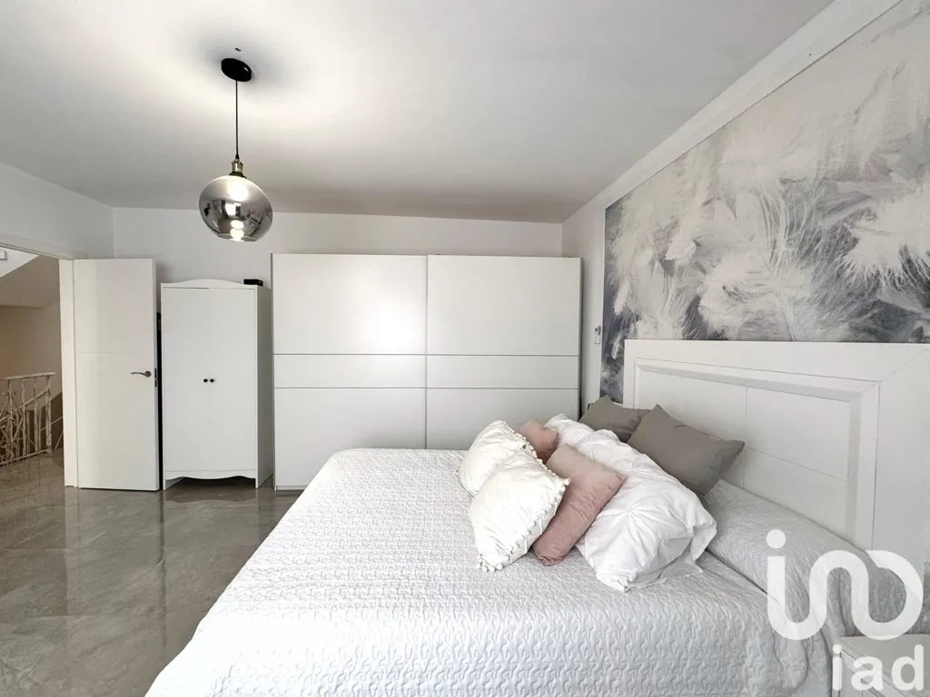 Chambres - Twin-Storey House with Multiple Terraces in Cambrils