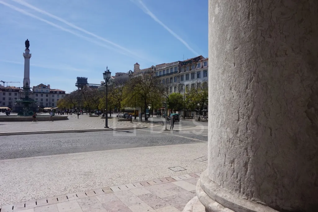 Renovated Apartment with Patio in Baixa, Lisbon