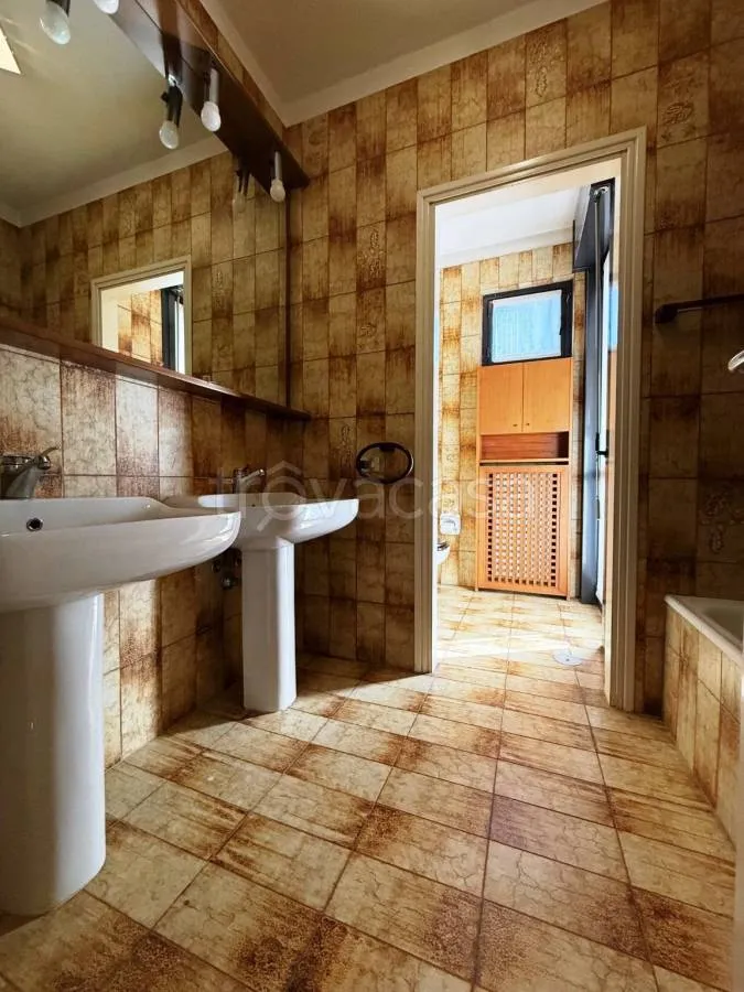 Salles de bain - Villa with Lake View in Malgrate