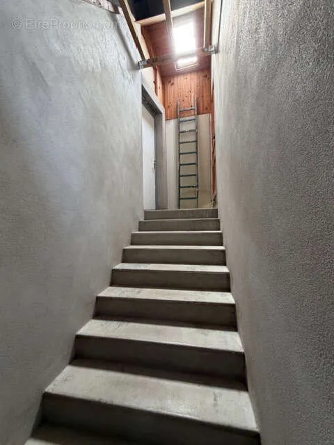 Stanze - Mixed-Use Property with Garden in Rohan