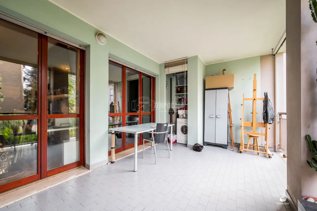 Terrass - Two-Bedroom Apartment with Terrace in Milan