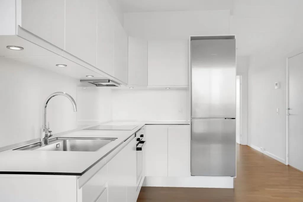 Cuisine - 2-Bedroom Apartment with South-Facing Balcony