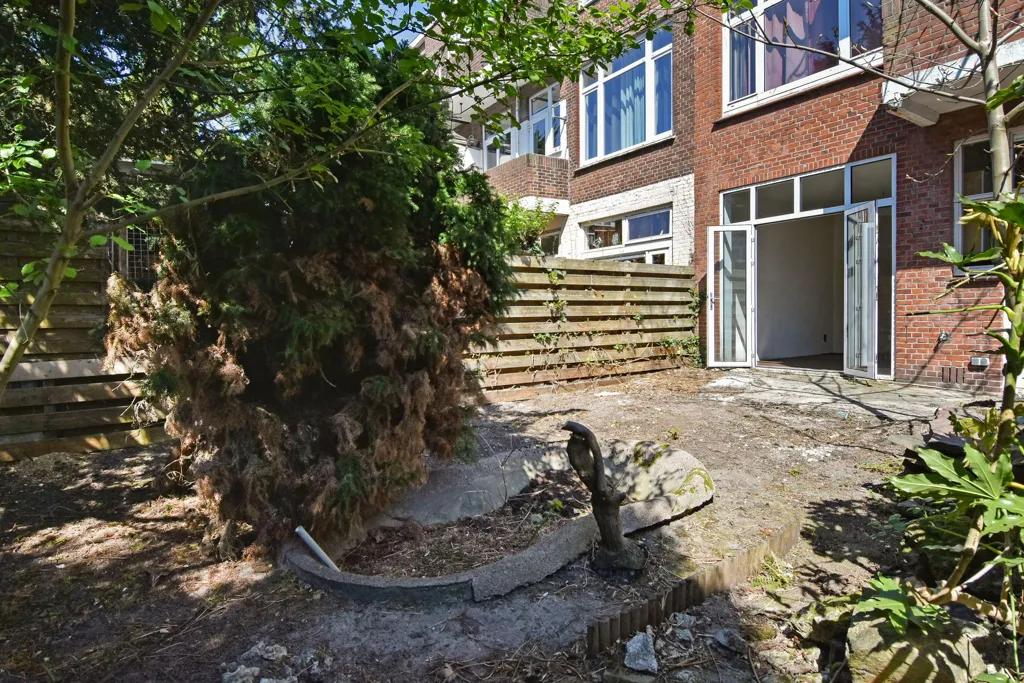 Jardin - Bungalow with Extensive Gardens in Den Haag