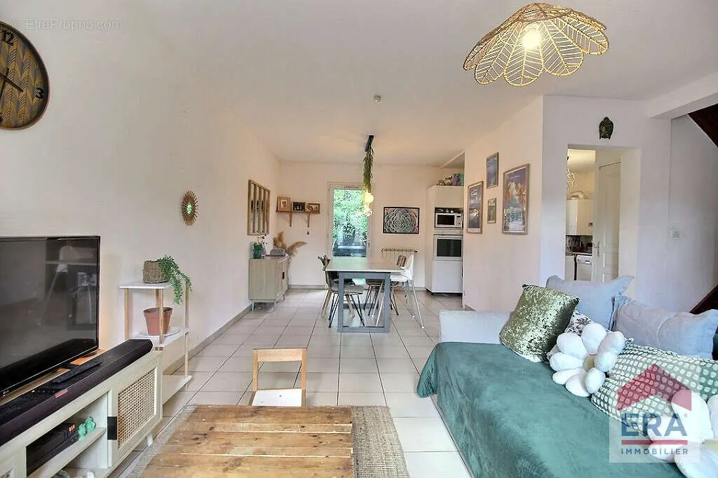 Elutuba - House with Garden in Secure Residence, Avignon