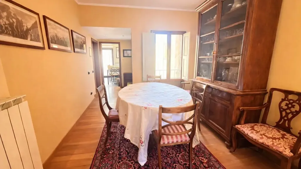 Söögituba - Charming Two-Level Apartment in Florence Centre