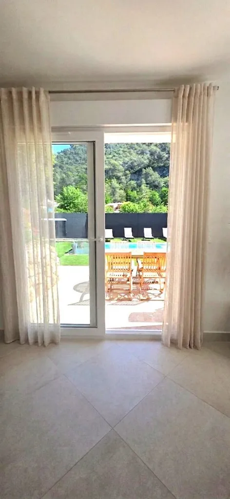 Séjour - Maison Contemporaine avec Piscine à Tourrette-Levens