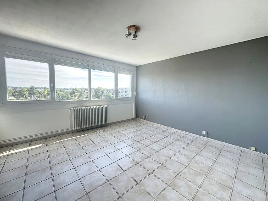Toad - 2-Bedroom Apartment with Balcony in Montauban Centre