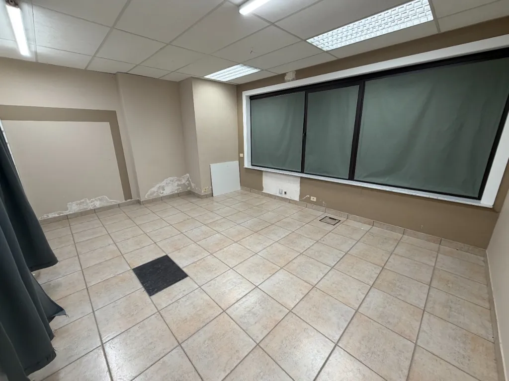 Rooms - Retail Unit with Prime Location in Roeselare