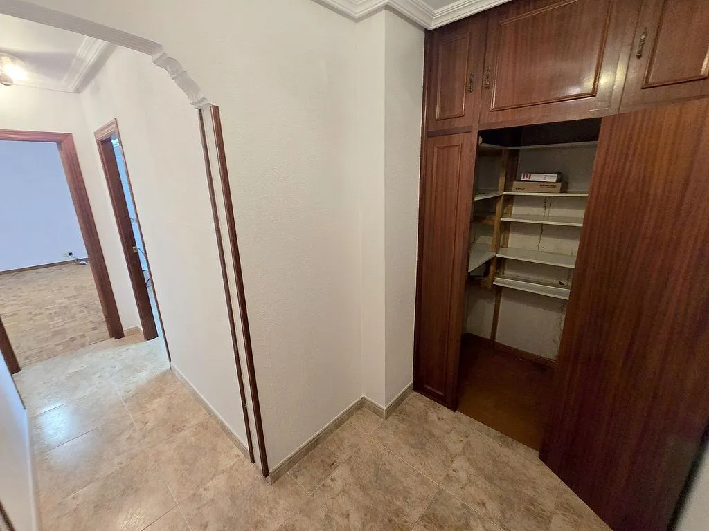 Toad - 3-Bedroom Flat with Garage in El Llano, Gijón