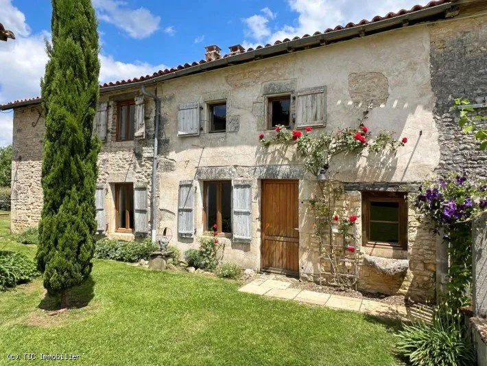 Välivaade - Spacious House with Large Garden in Cellefrouin