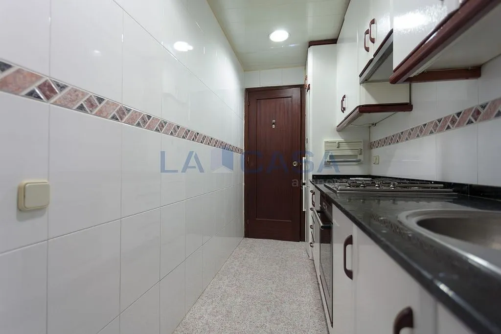 Köök - Flat with Balcony in Camp del Arpa, Barcelona