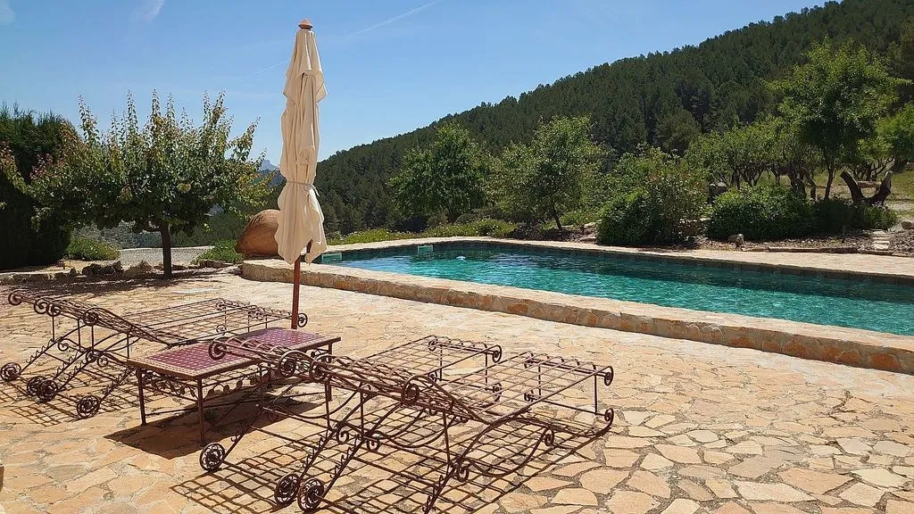 Bassein - Rustic Chalet with Pool in Relleu
