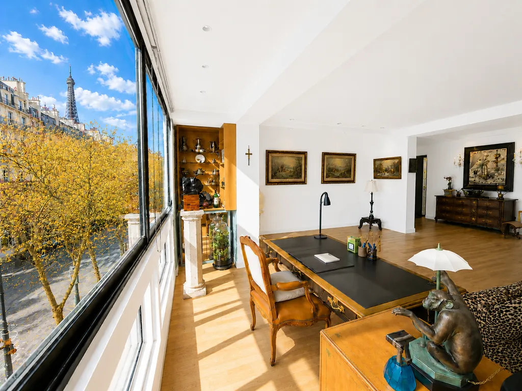Salón - Apartment with Tour Eiffel View in Paris VIIème