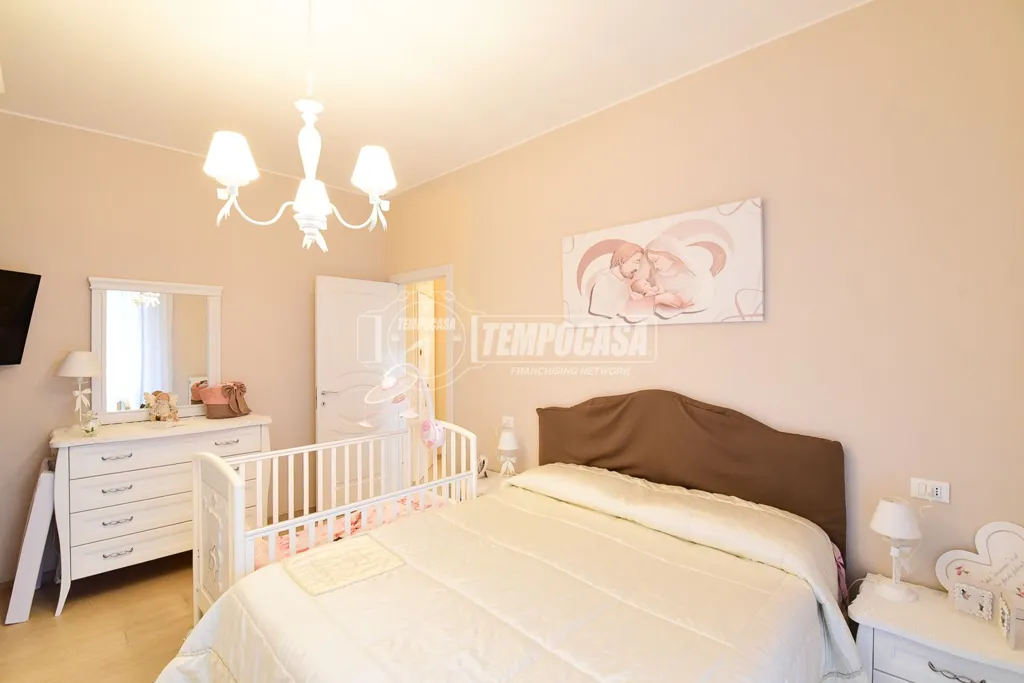 Chambres - Third Floor Flat with Balconies in Cantù