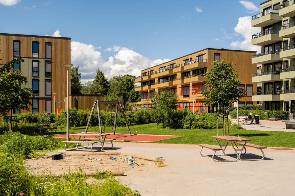 Garden - 3-Bedroom Apartment with Garden Access in Oslo