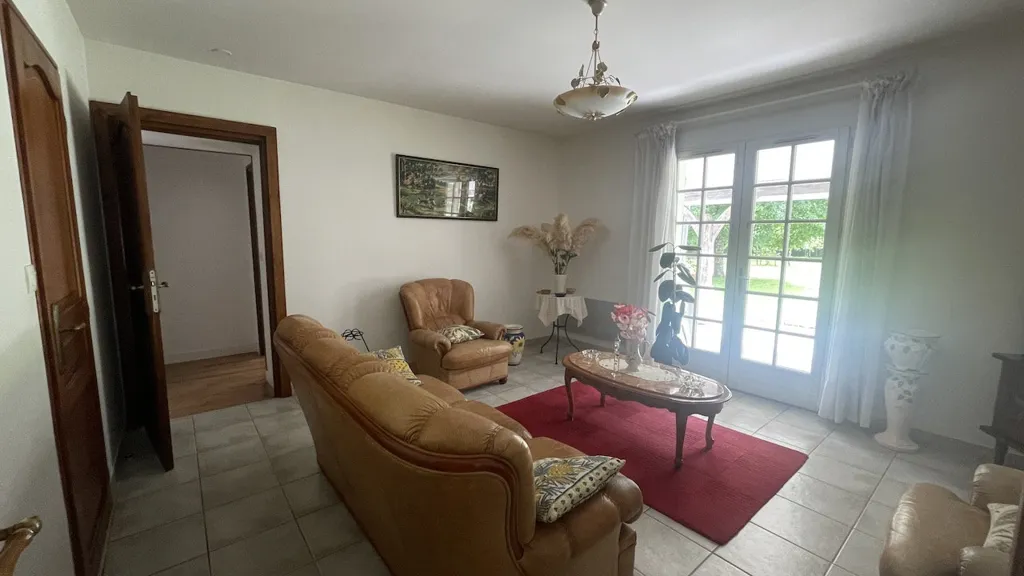 Séjour - Maison Charmante avec Piscine dans Quartier Calme