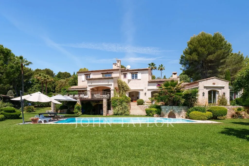 Välivaade - Architect-Designed House with Pool in Biot/Valbonne