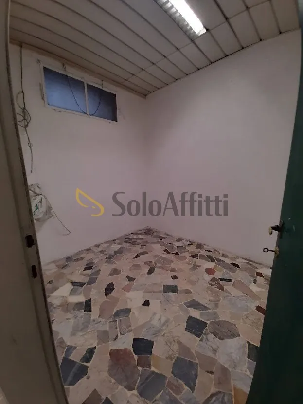Pièces - Commercial Space with Street Frontage in Florence