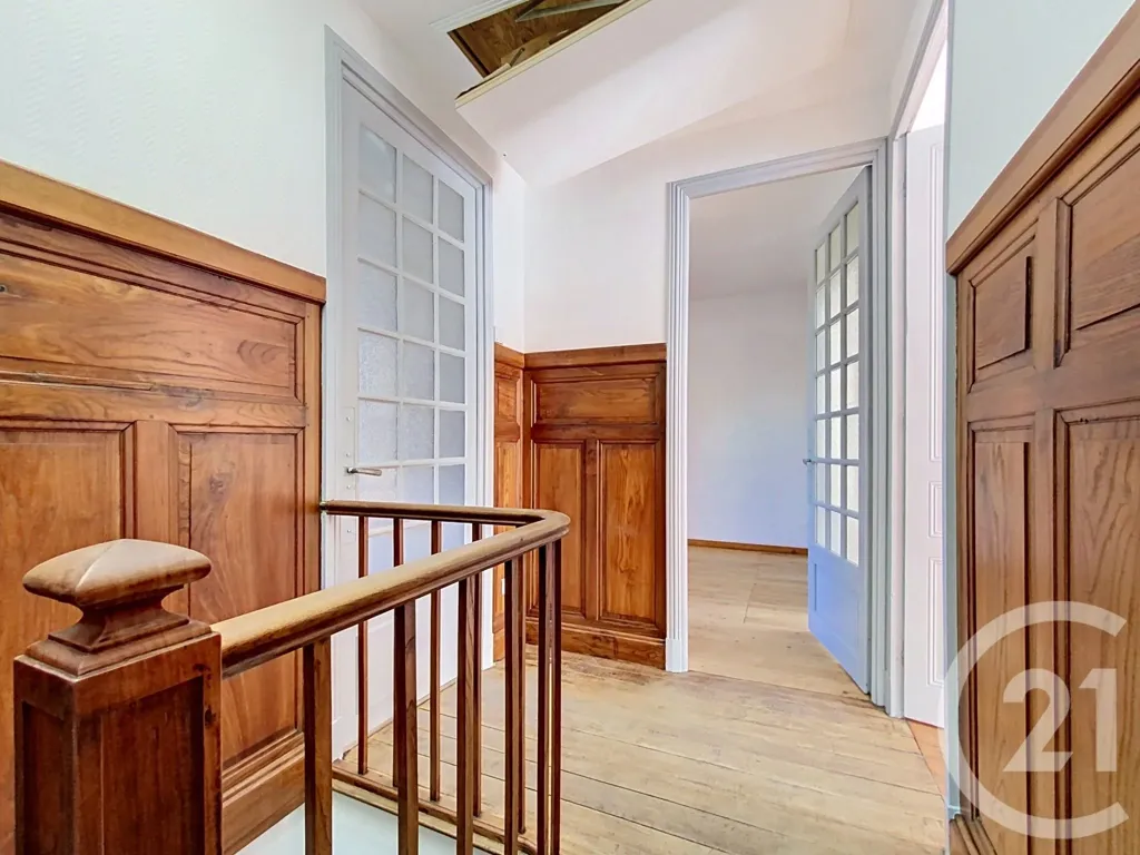 Esik - Fully Renovated 3-Bed Flat in Rochefort Centre