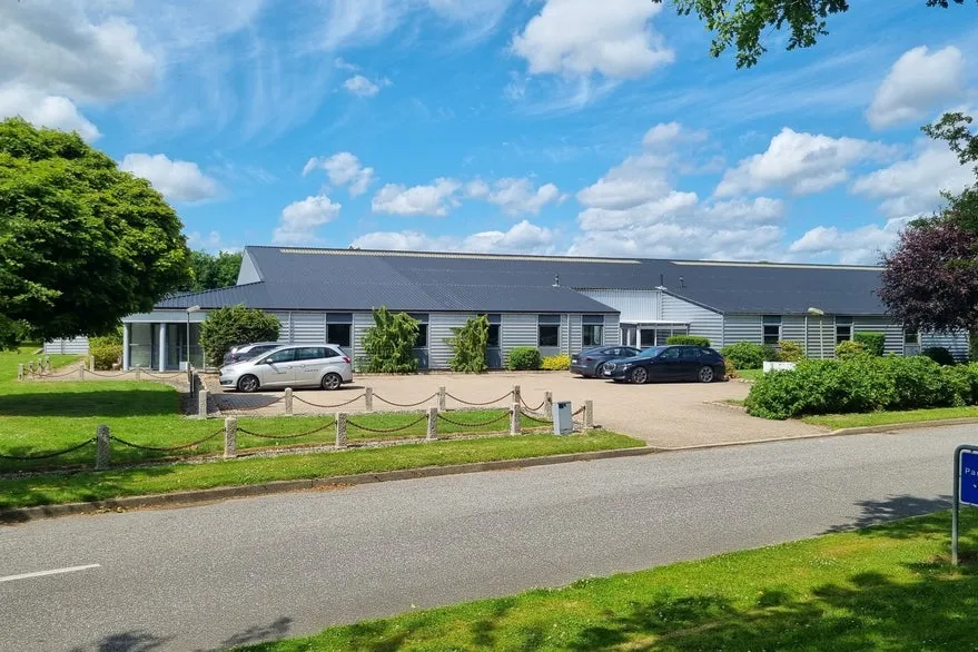 Esterno - Warehouse with Office Space in Fibernet