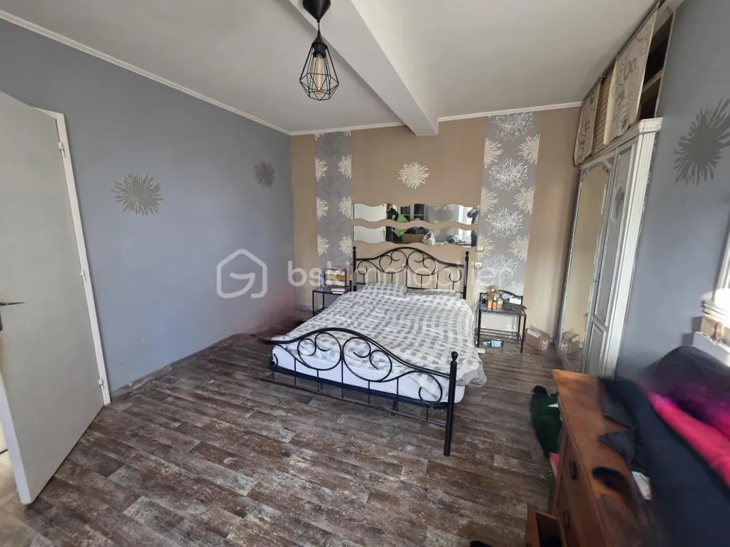 Bedrooms - Townhouse with Five Bedrooms in Sens Centre