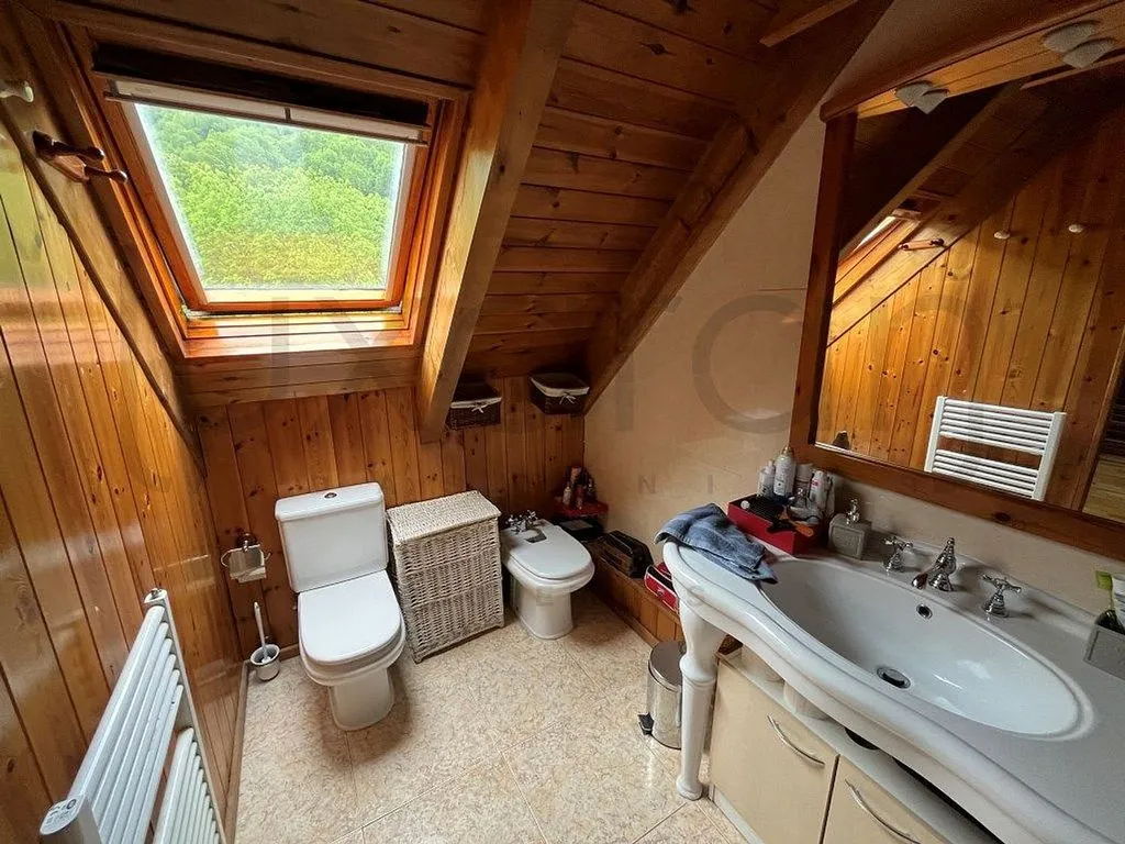 Salles de bain - Luxury Semidetached House with River View in Vielha
