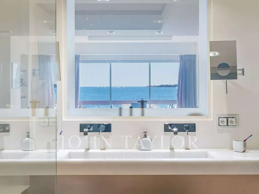 Bagni - Renovated Apartment with Sea View in Cannes