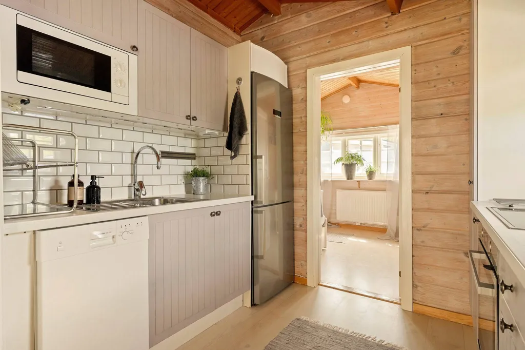Cuisine - Co-op Cottage with Lake View at Ryrsjön