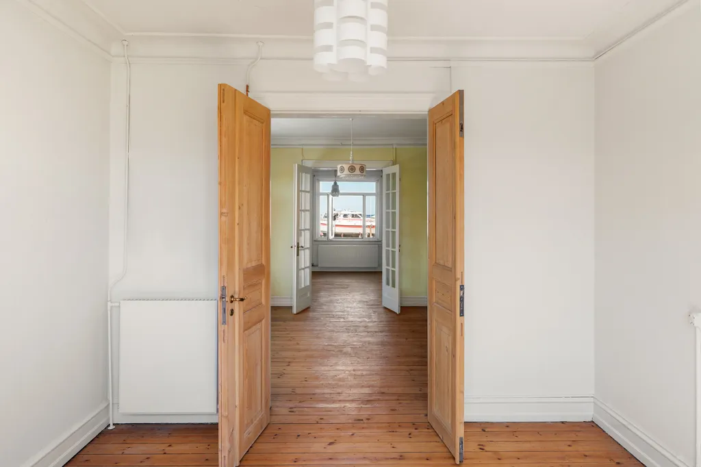 hallway_entrance