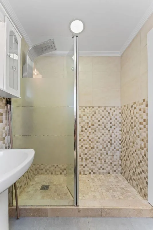 Salles de bain - Terraced House with Pool in Chullera