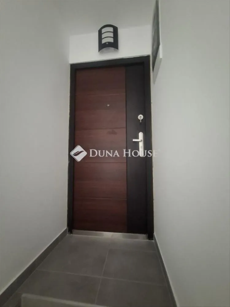 Entrée - Modern Flat with Balcony in Budapest 16th District