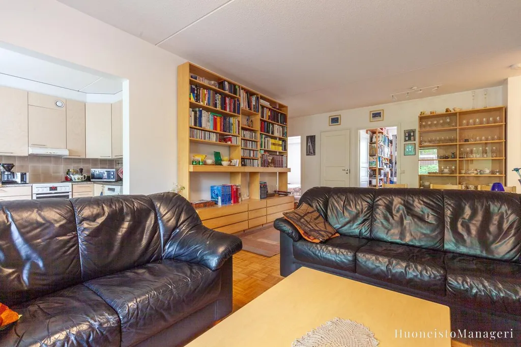 Living Room - Spacious 3-Bedroom Flat with Balcony in Olari, Espoo