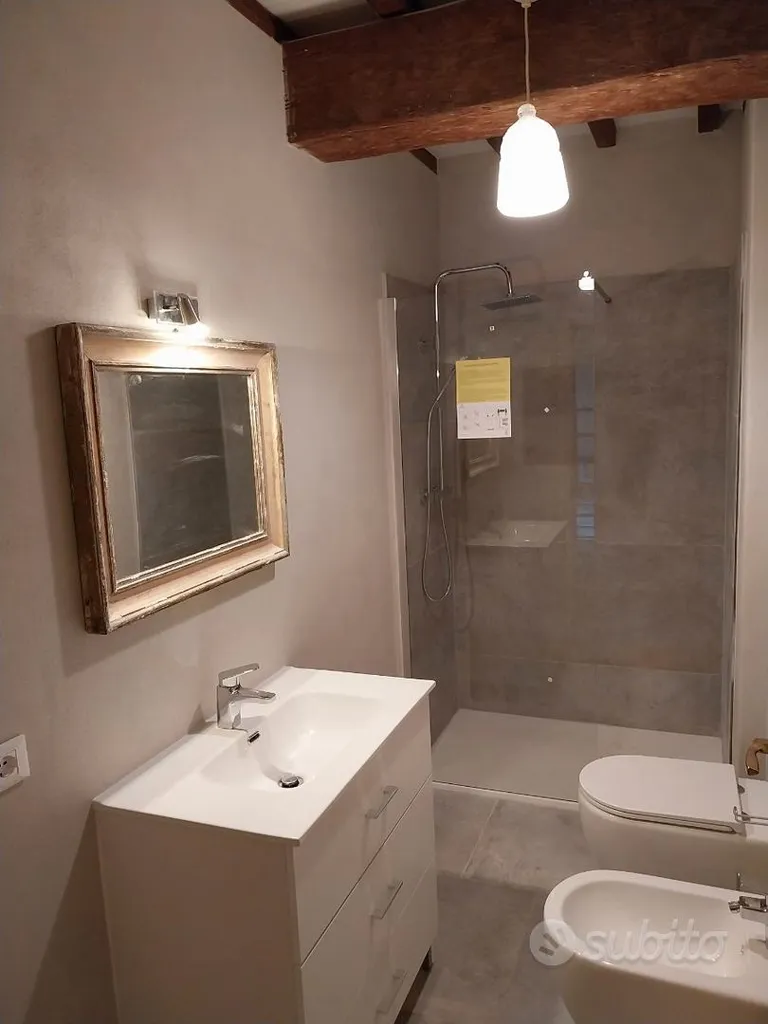 Salles de bain - Rustic-Style Flat with Garden View in Historic Centre