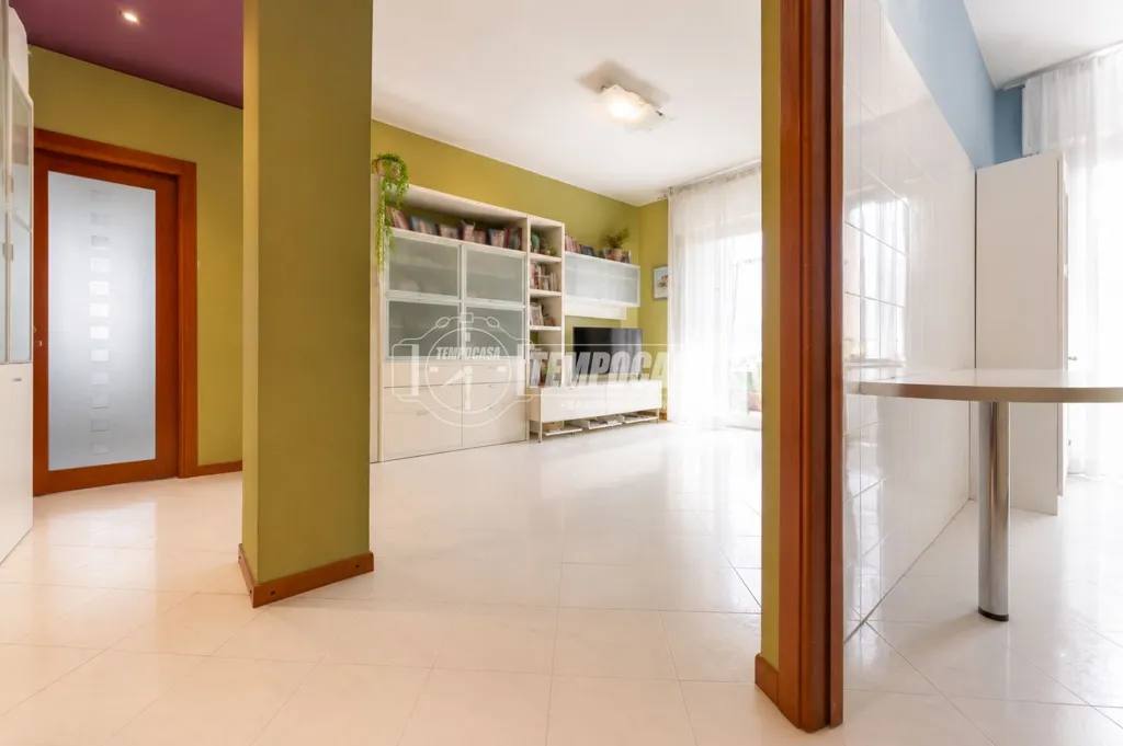 Esik - Bright Triplex Apartment with Metro Access in Milan