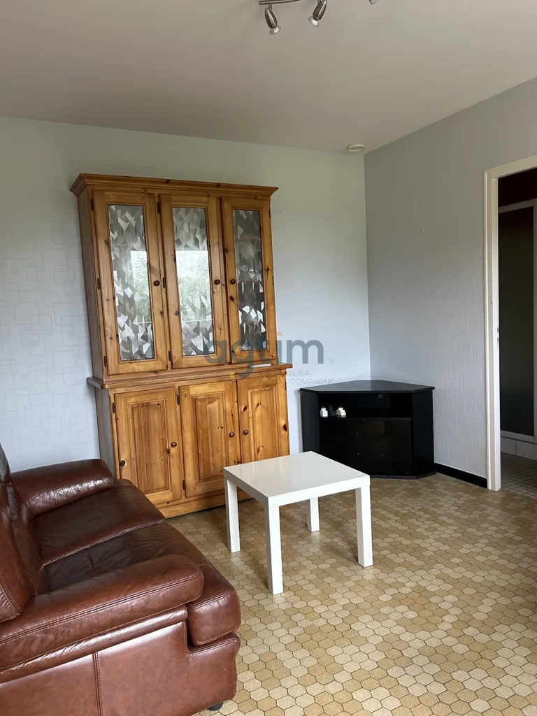 Soggiorno - Meubled 2-Bedroom Flat with Parking in La Guyonnière