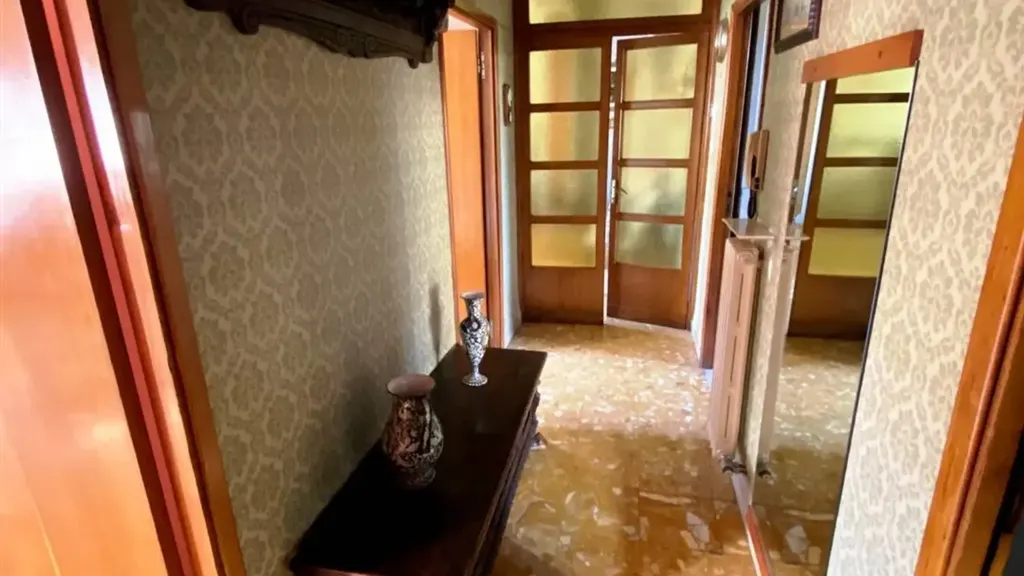 Hallway - Panoramic Apartment with Balcony in San Severino Marche