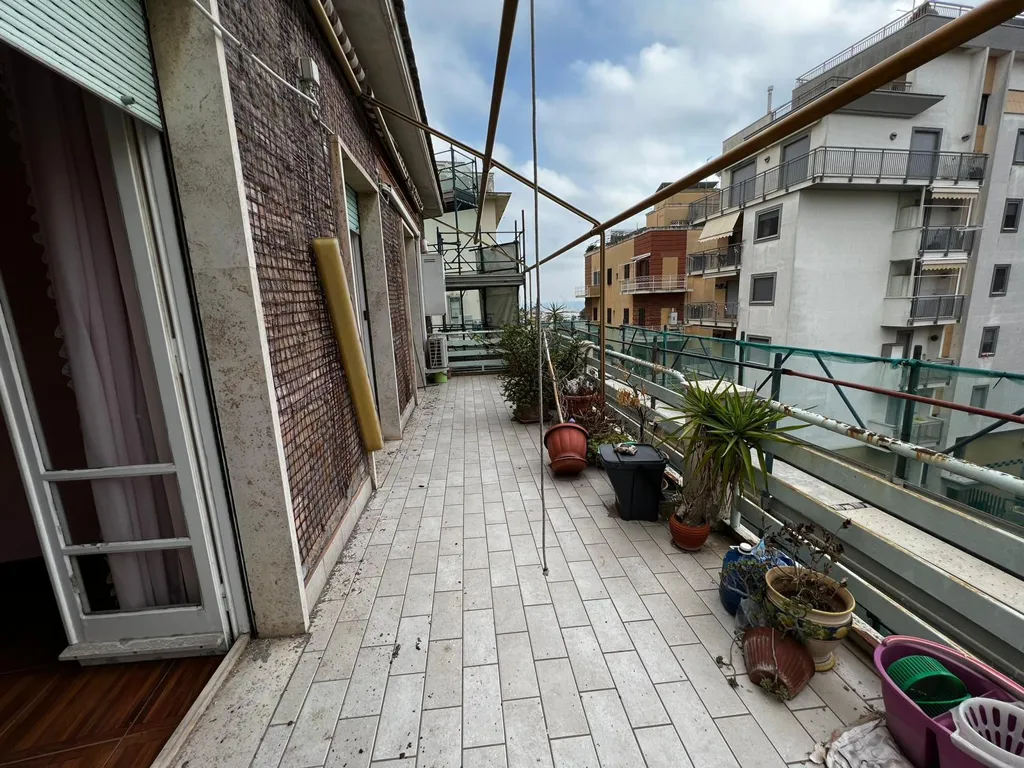 Rõdu - Apartment with Terrace in Nettuno Centre