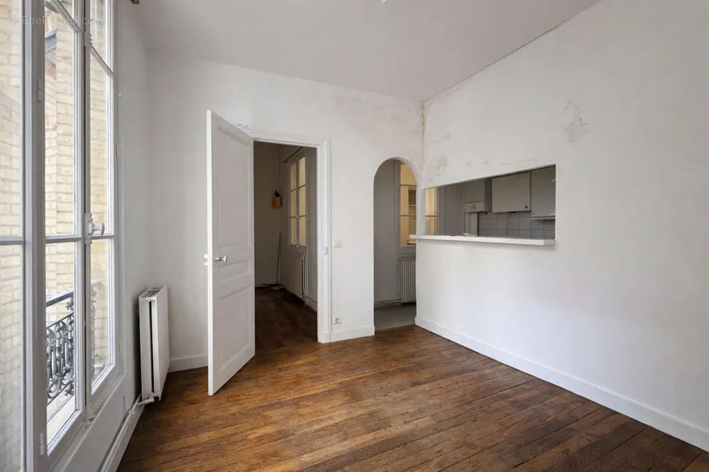 Toad - 2-Bedroom Parisian Flat with Park View