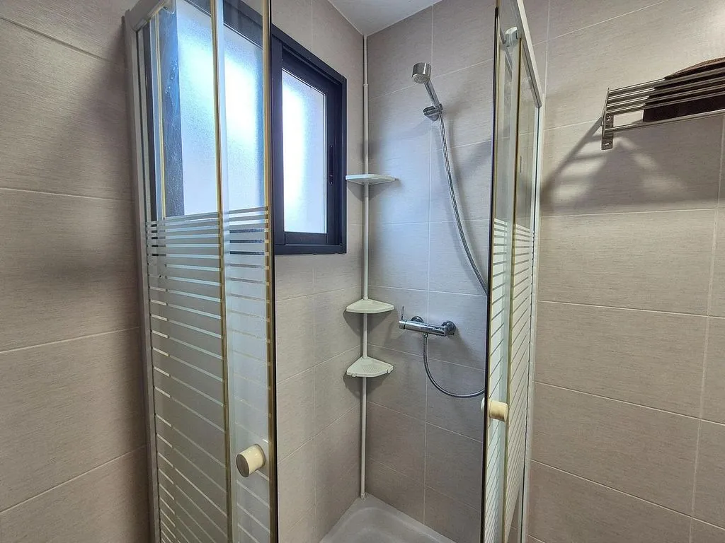 Salles de bain - Modern Chalet with Pool near Daimús Beach