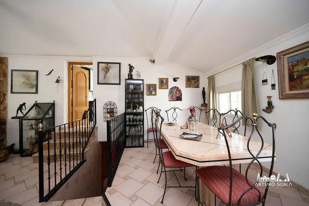 Söögituba - Detached House with Development Potential in Arturo Soria