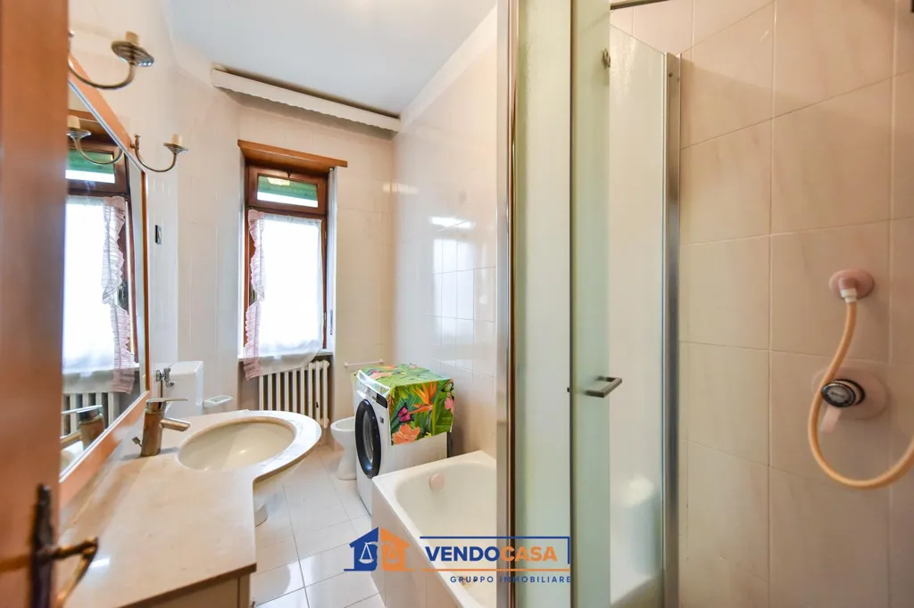 Salles de bain - Quadruplex with Balcony in Villastellone