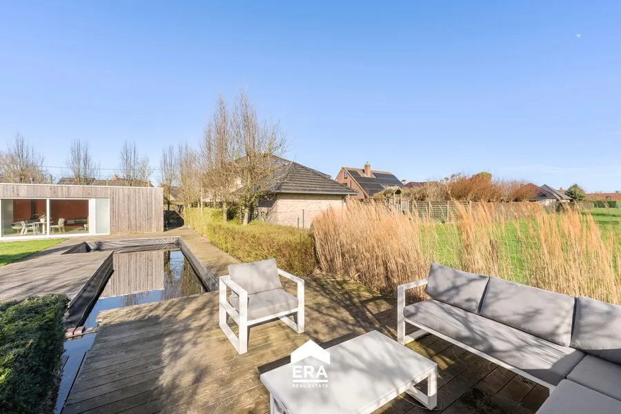 Aed - Energy-Efficient House with Poolhouse in the Area