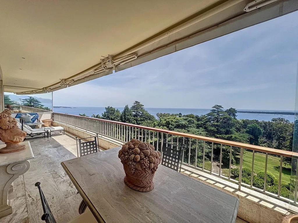 Terrasse - Appartement de 3.5 Pièces avec Vue Mer à Cannes