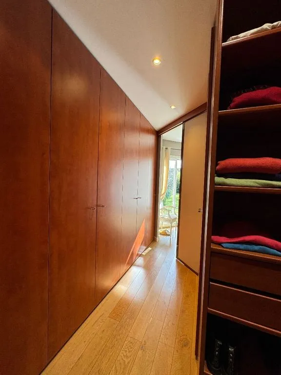 Pièces - Maison de Luxe avec Jardin Privé à Saint-Nom-la-Bretêche