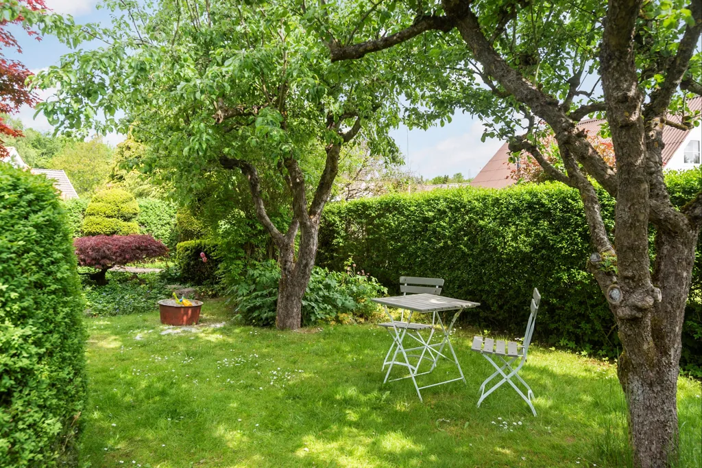 Aed - Villa with Garden in Secure Area