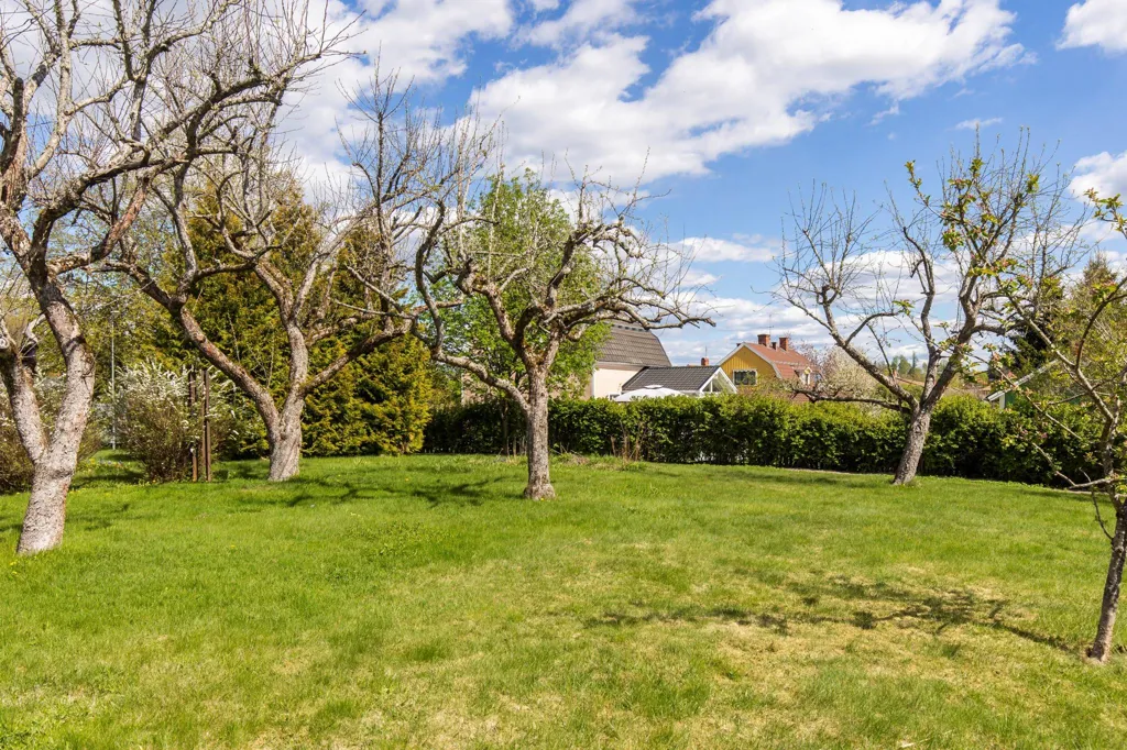 Aed - Spacious Villa with Garden in Örebro